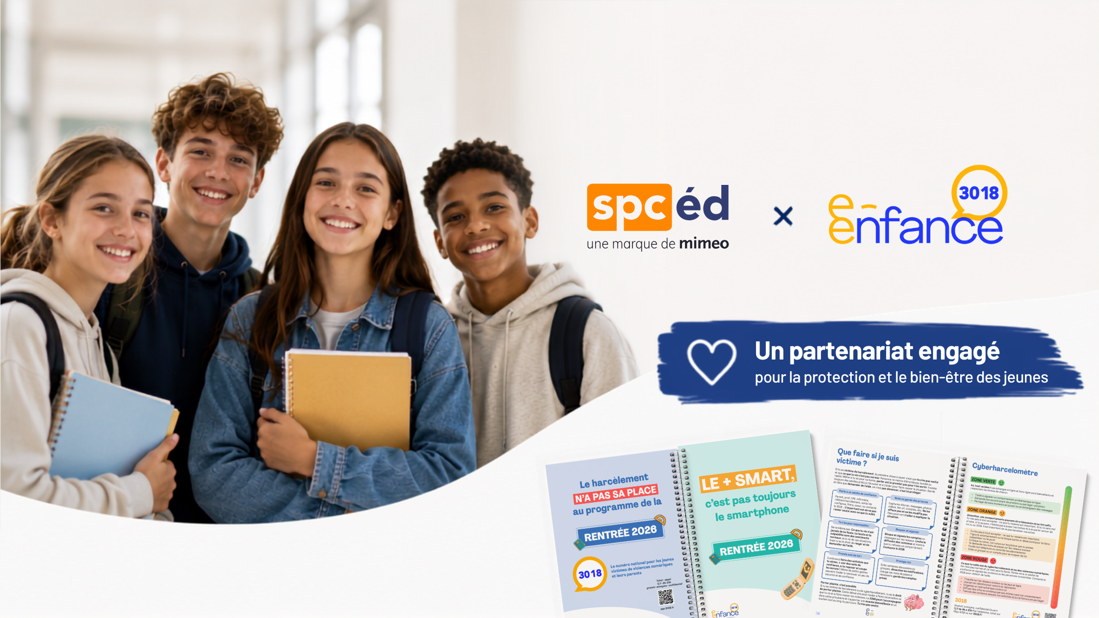 Élèves souriants illustrant la collaboration entre SPCéd et l’Association e-Enfance / 3018 pour la protection et le bien-être des jeunes.